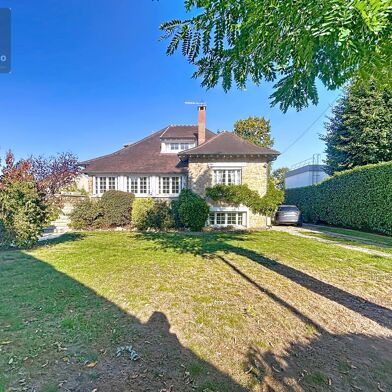 Maison 8 pièces 795600 €