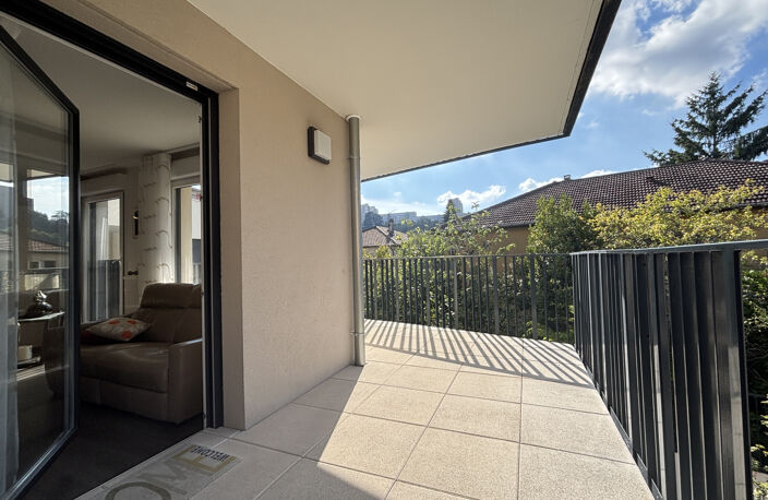 Oulins Spacieux  T4 avec terrasse et garage — photo 3