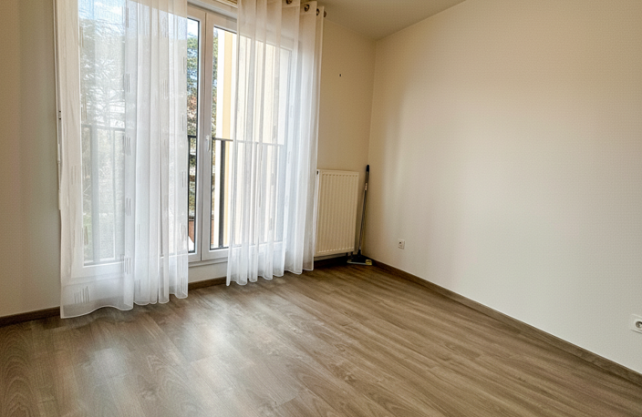 Oulins Spacieux  T4 avec terrasse et garage — photo 4