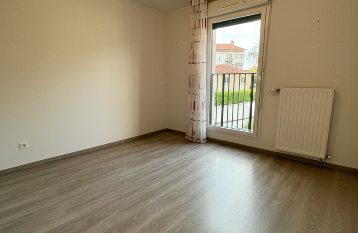 Oulins Spacieux  T4 avec terrasse et garage — photo 5