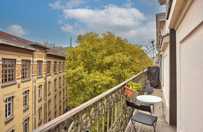 Lyon 1er   Bel appartement T5 lumineux avec balcon filant et — photo 2