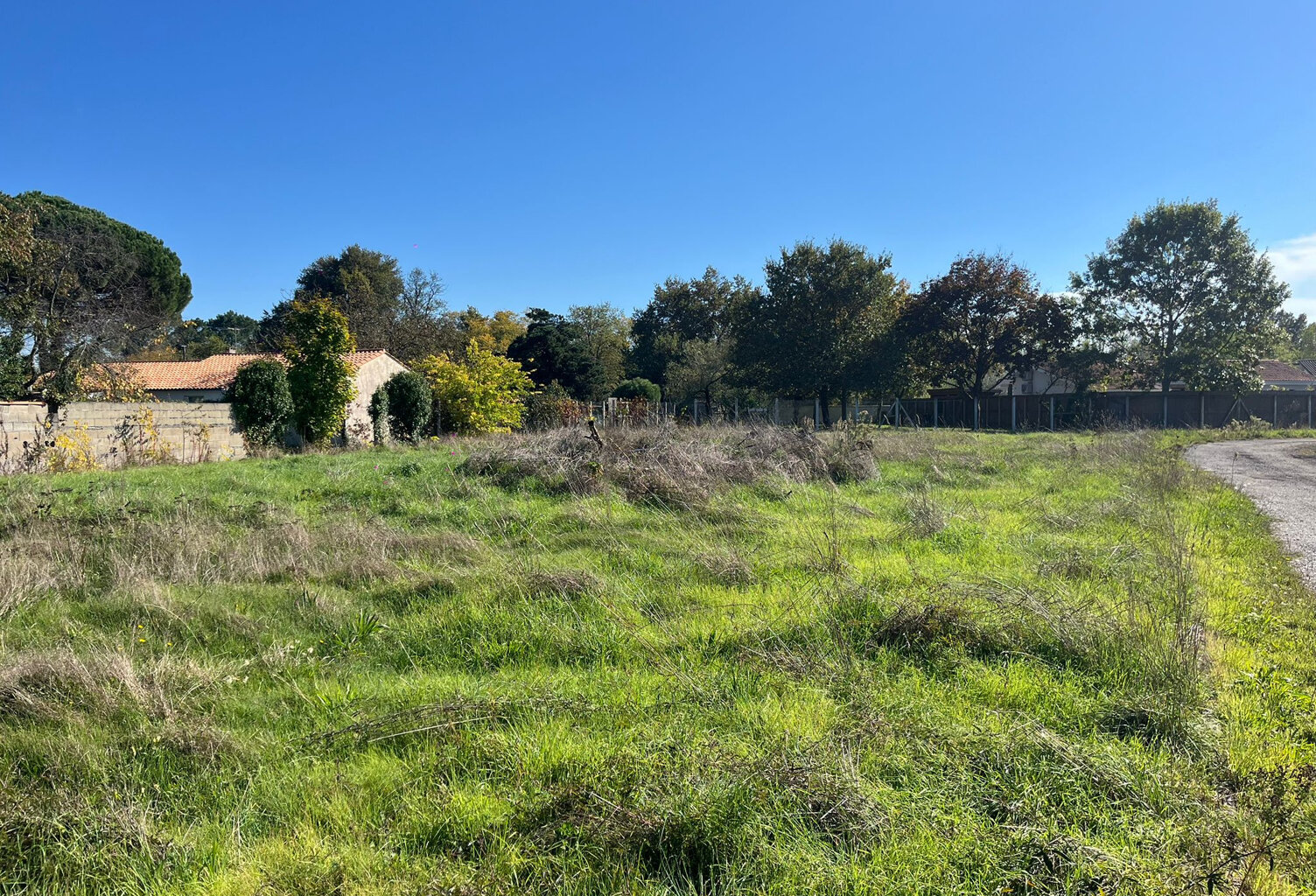 BLANQUEFORT - EXCLUSIVITE - Terrain constructible de 1873 m2 — photo 1