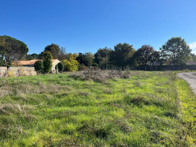 BLANQUEFORT - EXCLUSIVITE - Terrain constructible de 1873 m2 — photo du bien