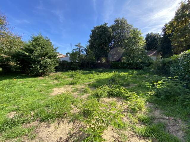 Terrain constructible — photo du bien