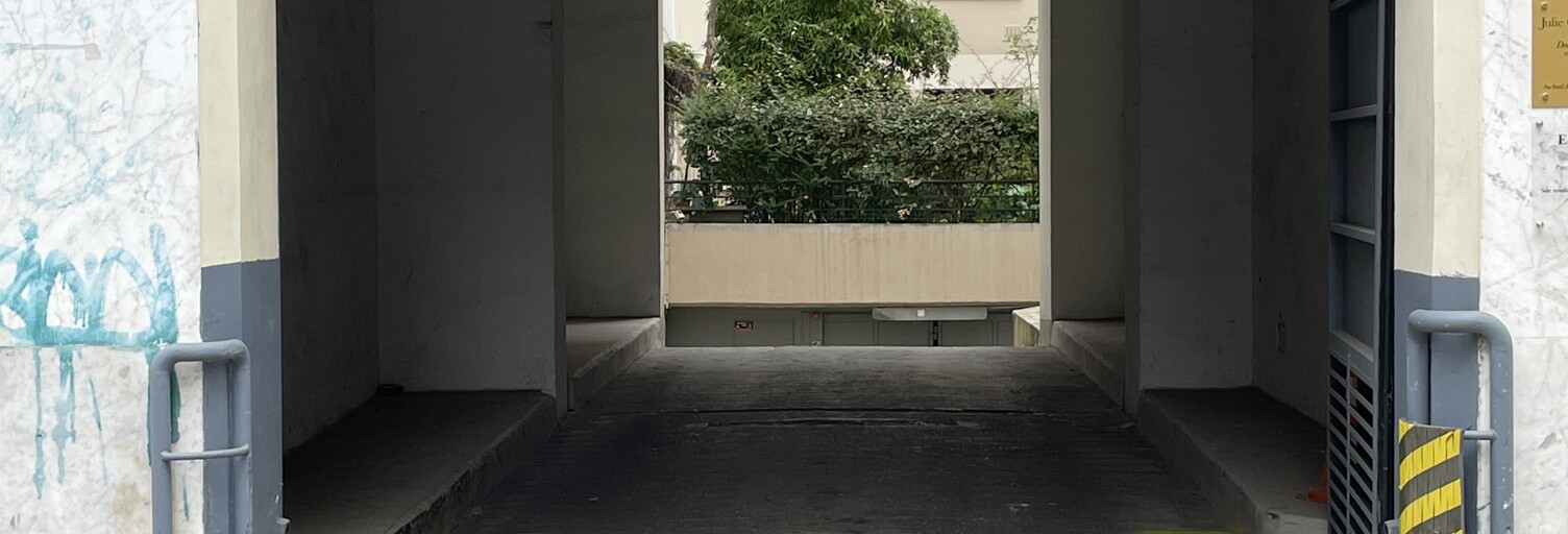 Garage   m² à louer à Paris 10 (75010)