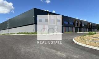 Commerce  5608 m² à louer à Saint-Laurent-de-Mure (69720)