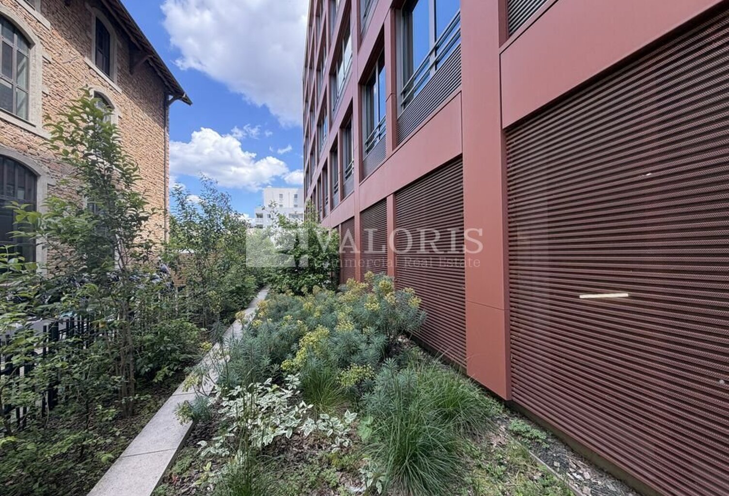 BUREAUX à LOUER — photo 1