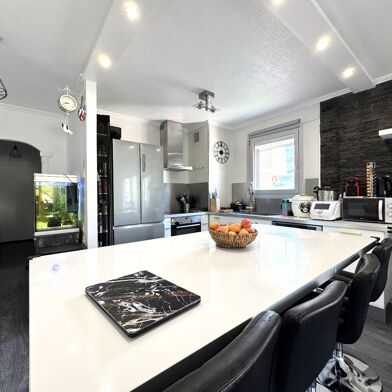 Appartement 4 pièces 363000 €