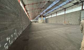 Commerce  1500 m² à louer à Saint-Pierre-des-Corps (37700)