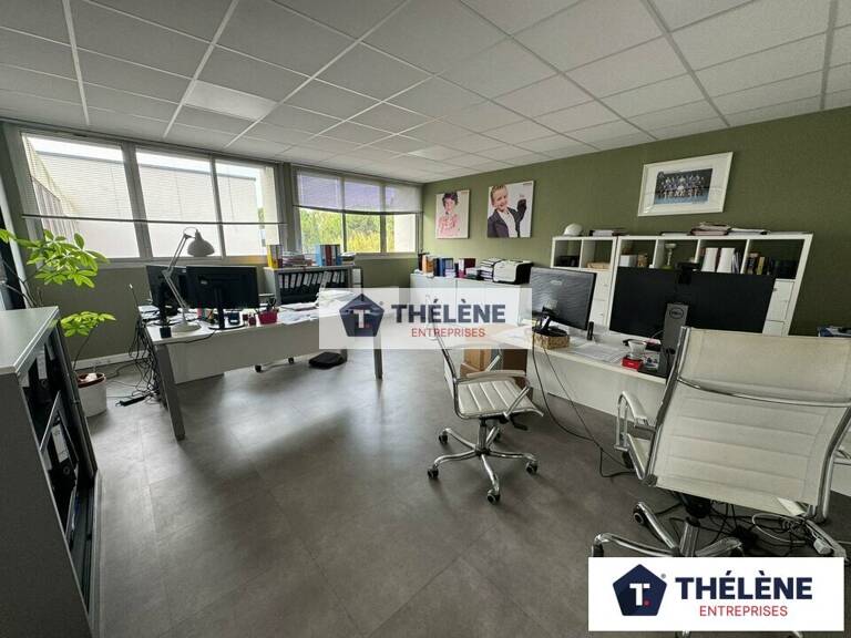 BUREAUX à LOUER — photo 1