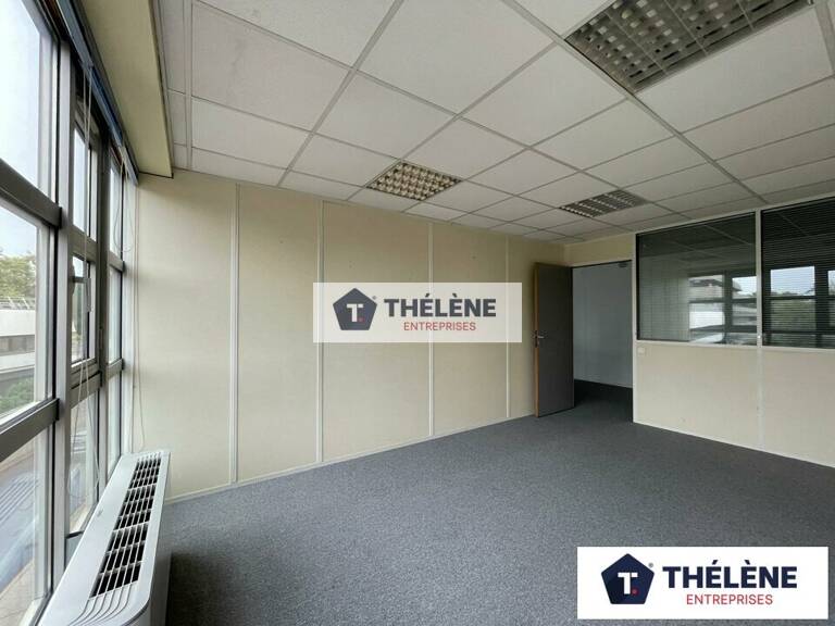 BUREAUX à LOUER — photo 1