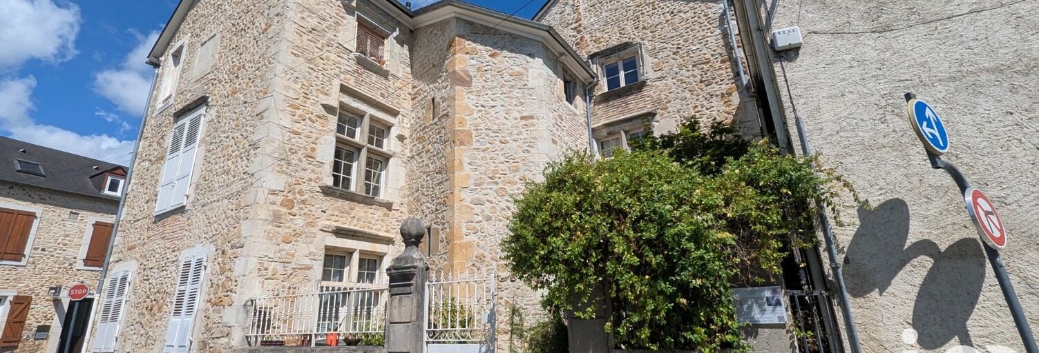 Immeuble  390 m² à vendre à Gan (64290)