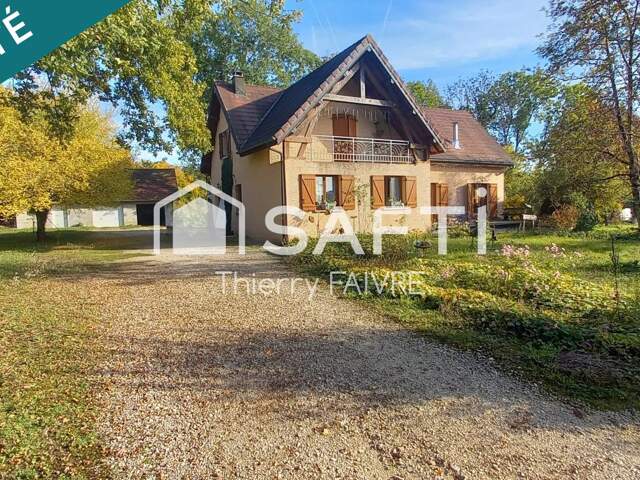 Maison de village spacieuse avec un beau terrain — photo du bien