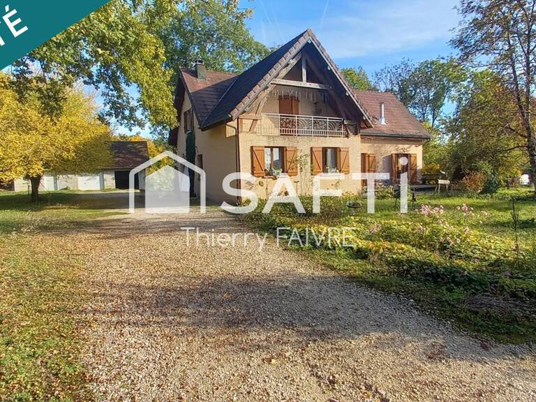 Maison de village spacieuse avec un beau terrain — photo 1