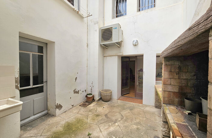 Aigues-Mortes centre, maison avec patio, garage. — photo 2