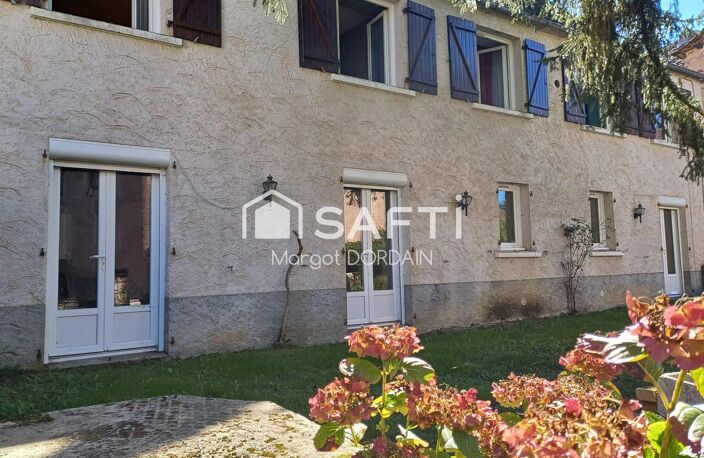 Idéalement située au cœur du village médiéval de Prévinquières à 10km de Lanuéjouls et Rieupeyroux, 30 minutes de Villefranche de Rouergue. — photo 4