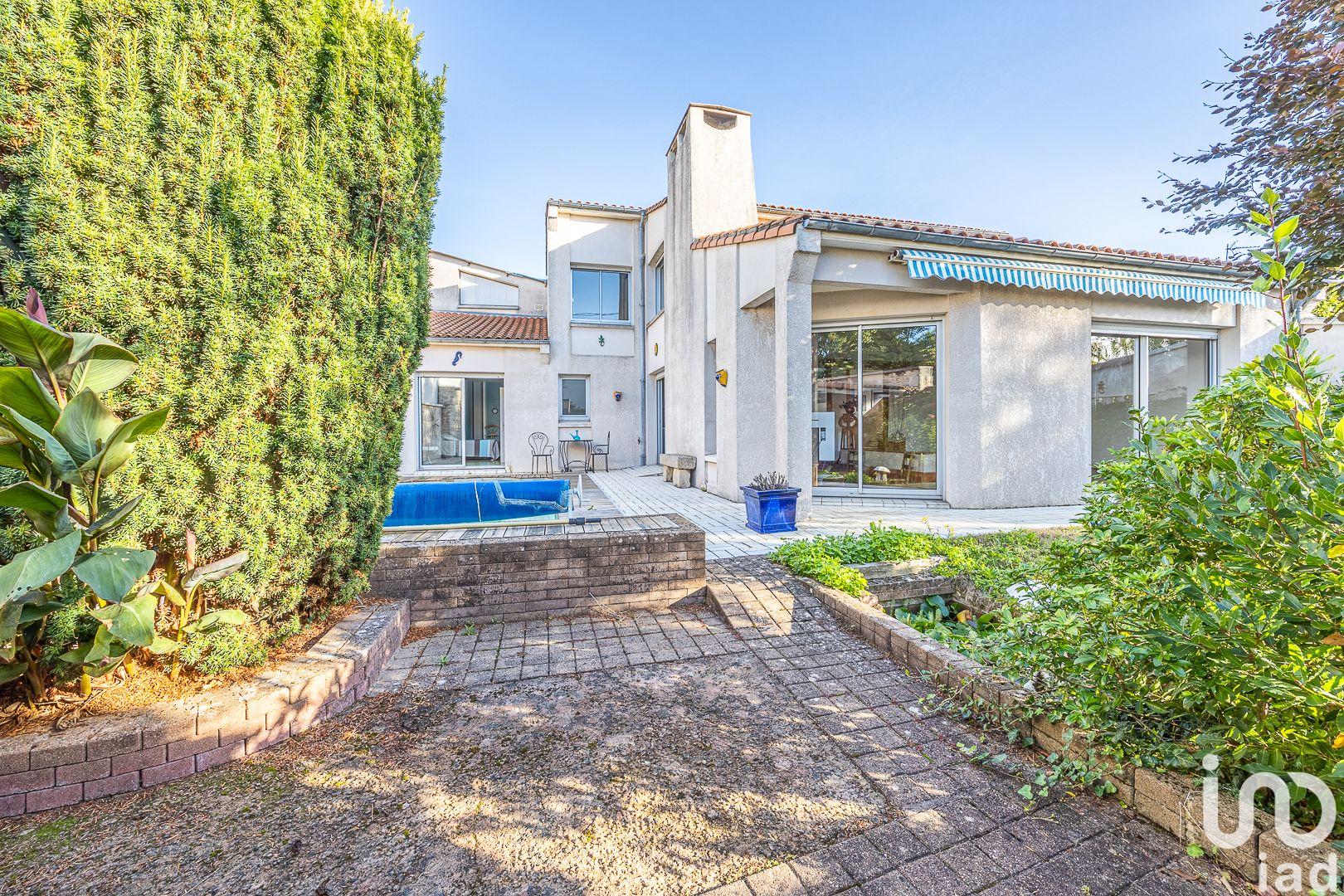 Niort - 205m² - 6p. - 5ch.