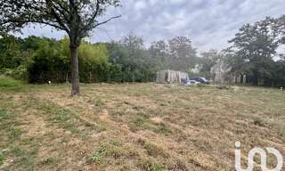 Terrain  704 m² à vendre à Saint-Benoît-la-Forêt (37500)