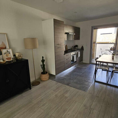 Appartement 3 pièces 830 €