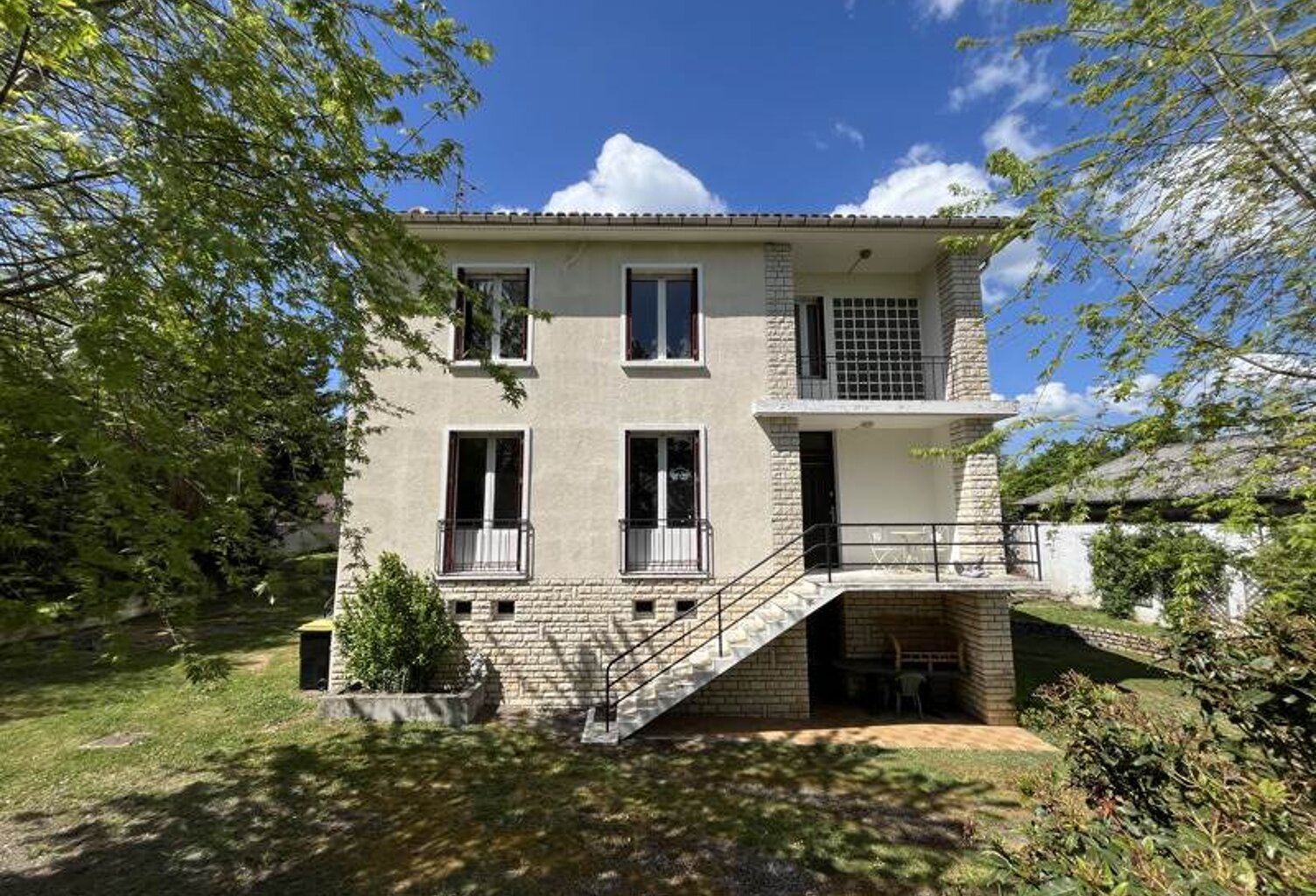 Pavillon de 8 pièces principales — photo 1