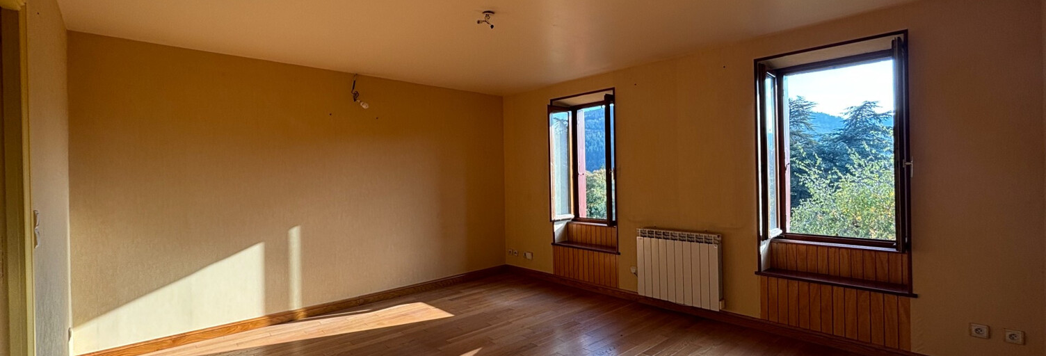 Appartement 6 Pièces 146 m² à vendre à Saint-Julien-Molin-Molette (42220)