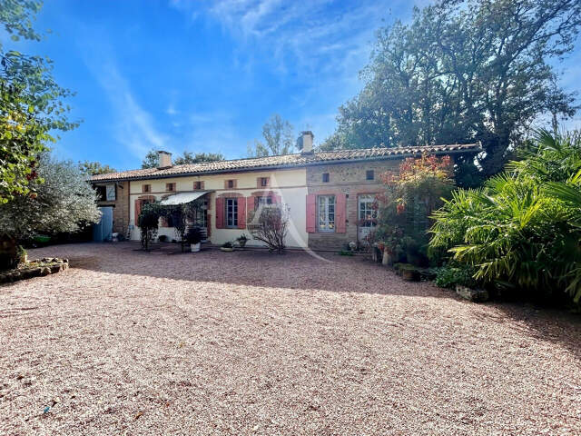 Ancien corps de ferme à Menville, 10 pièces sur 8370 m² de terrain — photo du bien