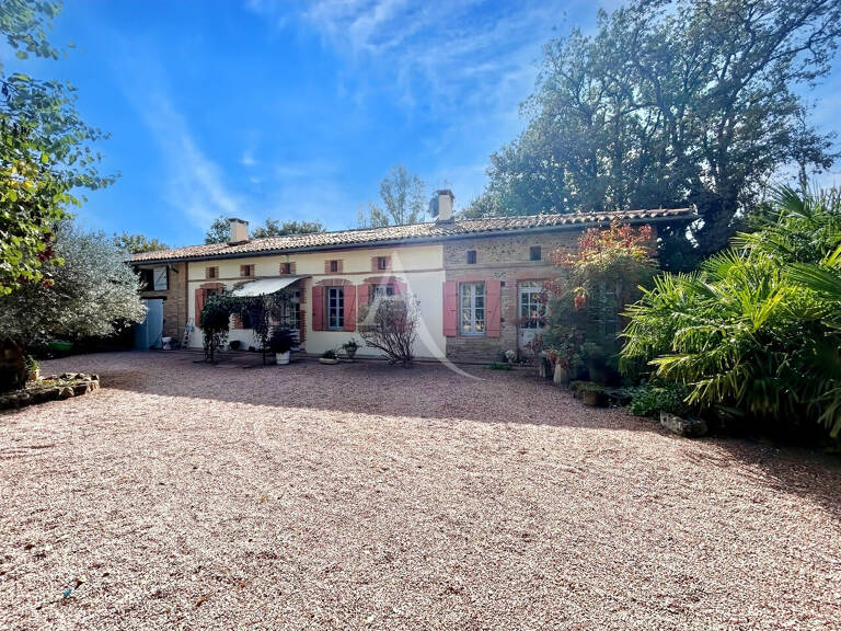 Ancien corps de ferme à Menville, 10 pièces sur 8370 m² de terrain — photo 1