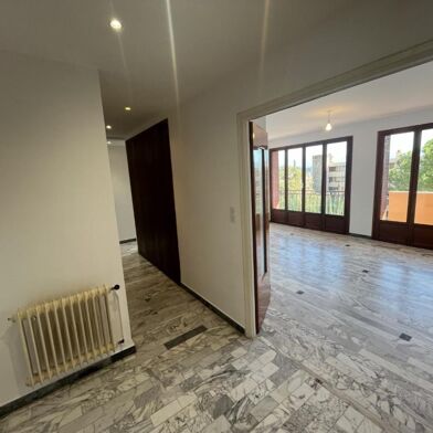 Appartement 4 pièces 976 €