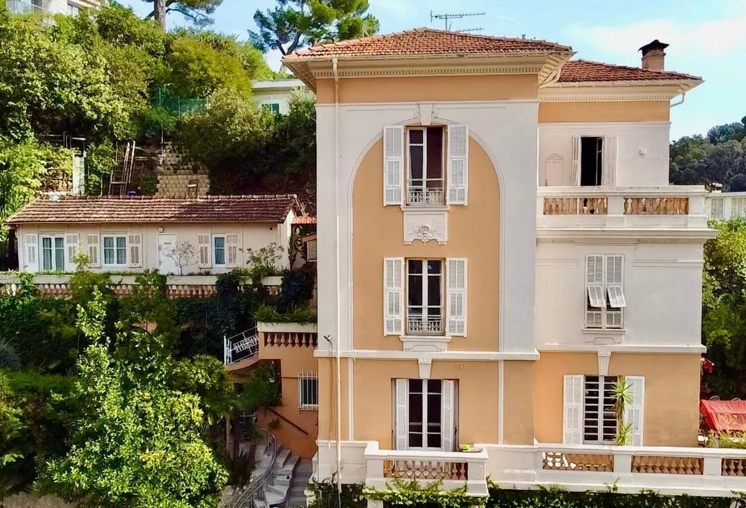 Nice- Hauts de Chambrun, Villa 8P 230m², jardin et vue Mer — photo 1