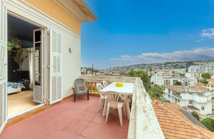 Nice- Hauts de Chambrun, Villa 8P 230m², jardin et vue Mer — photo 3