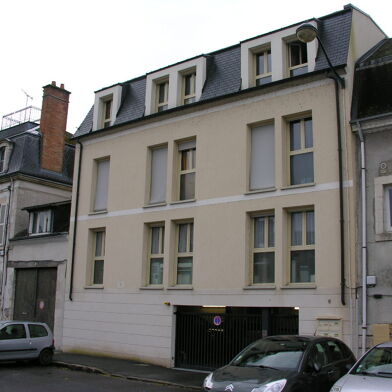 Appartement 3 pièces 919 €