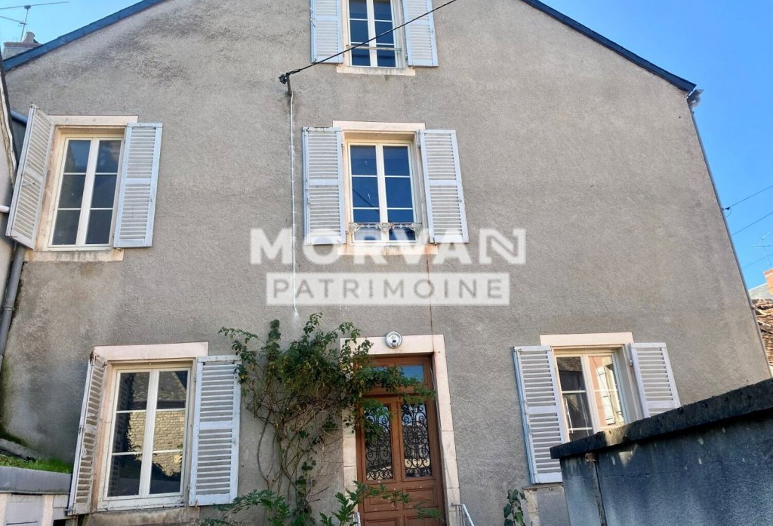 CENTRE BOURG - MAISON DE FAMILLE 153 m2 - COUR ET GARAGE 151000 € — photo 1