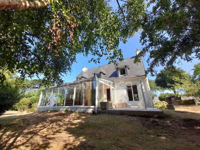 Maison à vendre sur sous-sol total - secteur Plogonnec - Surface habitable 134 m2 - 6 pièces- 4 chambres - 1 bureau- véranda- jardin-parcelle de 2794 m2 — photo du bien