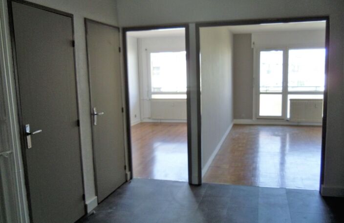 Idéal investisseur. Quartier de Bellevue appartement T3 traversant de 68 M2 avec garage — photo 4