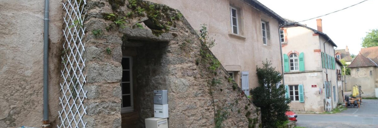 Immeuble  245 m² à vendre à La Tagnière (71190)