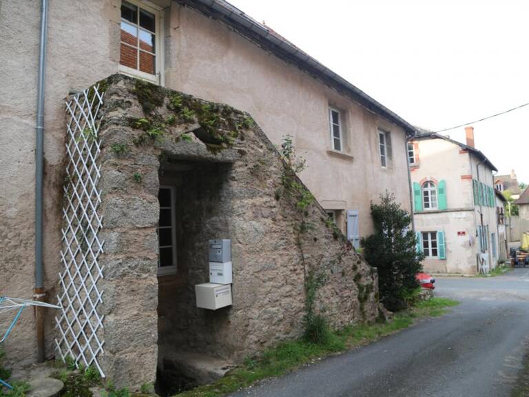 Maison de 245 m² composée de 4 logements en centre bourg — photo 1
