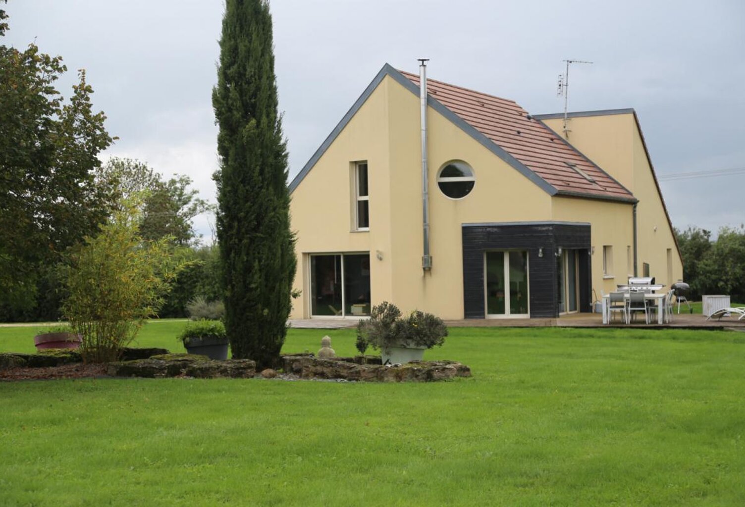 Maison contemporaine sur 8 000 m² avec vue dégagée — photo 1