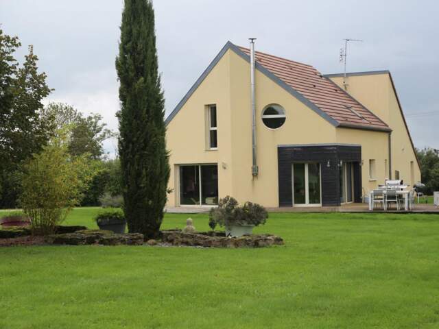 Maison contemporaine sur 8 000 m² avec vue dégagée — photo du bien