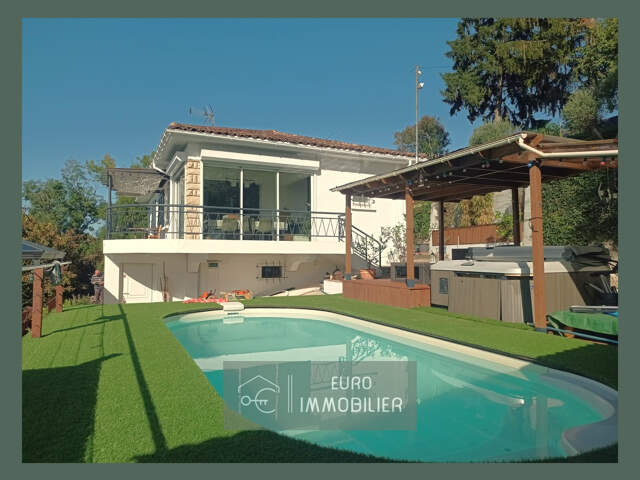 Maison sur 2 niveaux de 140 m2, 4 chambres, piscine,,  terra — photo du bien