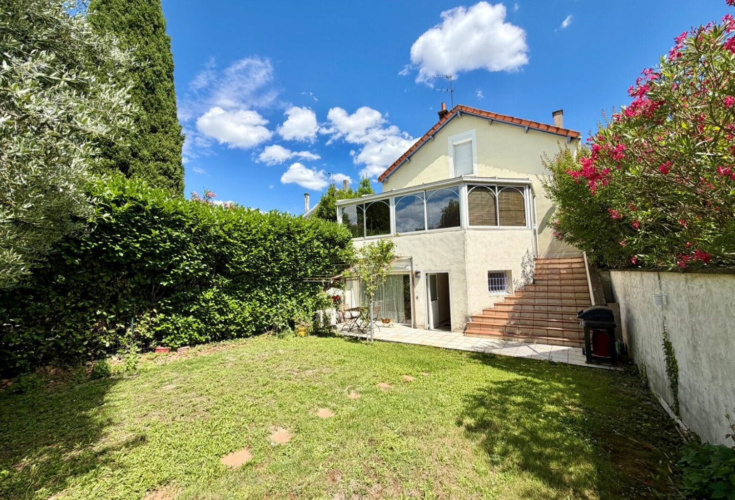 Maison 6 pièces 182 m2 avec jardin et garage. — photo 1