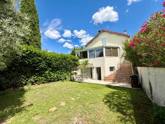 Maison 6 pièces 182 m2 avec jardin et garage. — photo du bien