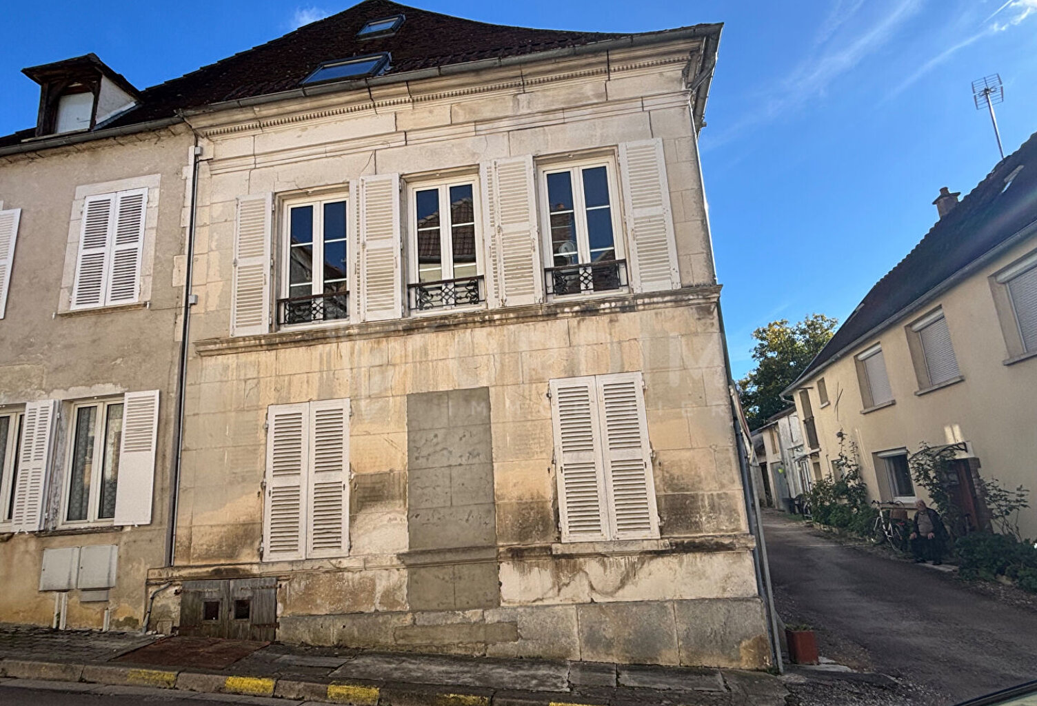 Immeuble Epineuil — photo 1