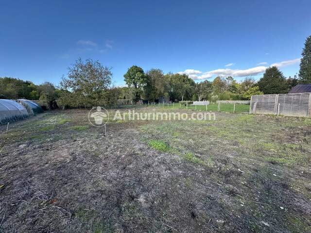 Terrain à bâtir 840 m², plat, proche centre ville — photo du bien
