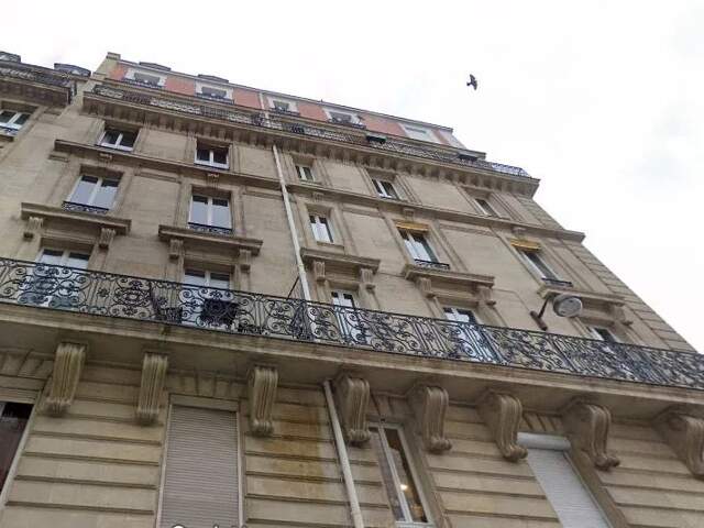 PARIS 17E — CHAMBRE DE SERVICE AVEC ASCENSEUR — photo du bien