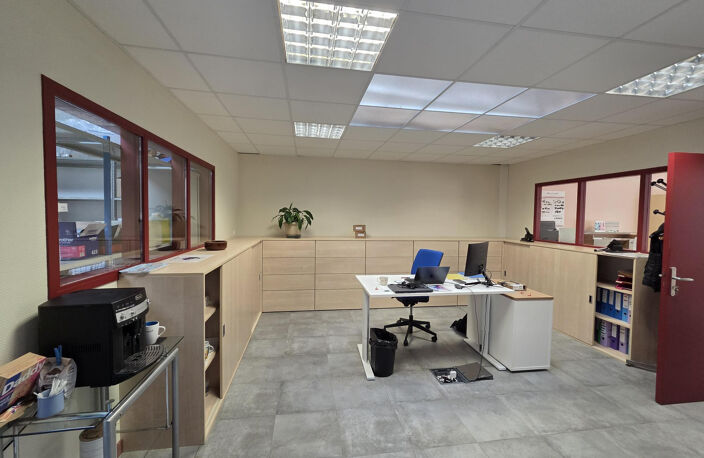 LOCAL D'ACTIVITE A VENDRE ANGERS EST — photo 2