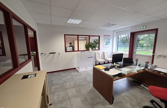 LOCAL D'ACTIVITE A VENDRE ANGERS EST — photo 3