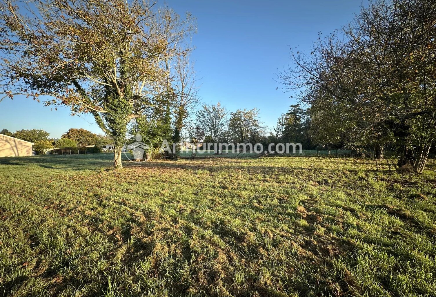 Terrain à bâtir, 2000 m², Proche centre-ville de Neuvic — photo 1