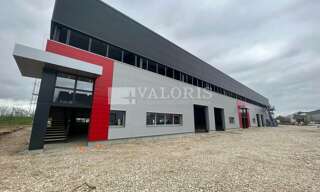 Commerce  2809 m² à louer à Dagneux (01120)