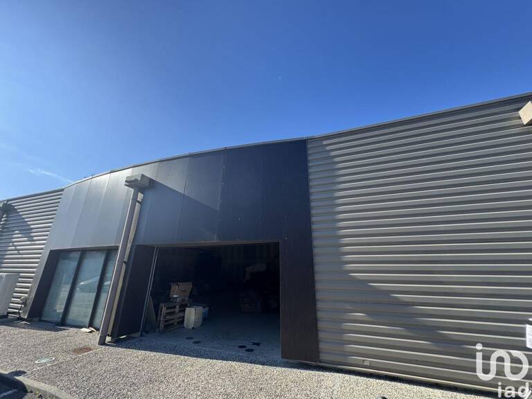 Location Local d'activités 348 m&sup2; — photo 1