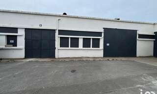 Commerce  520 m² à louer à Le Mesnil-Saint-Denis (78320)